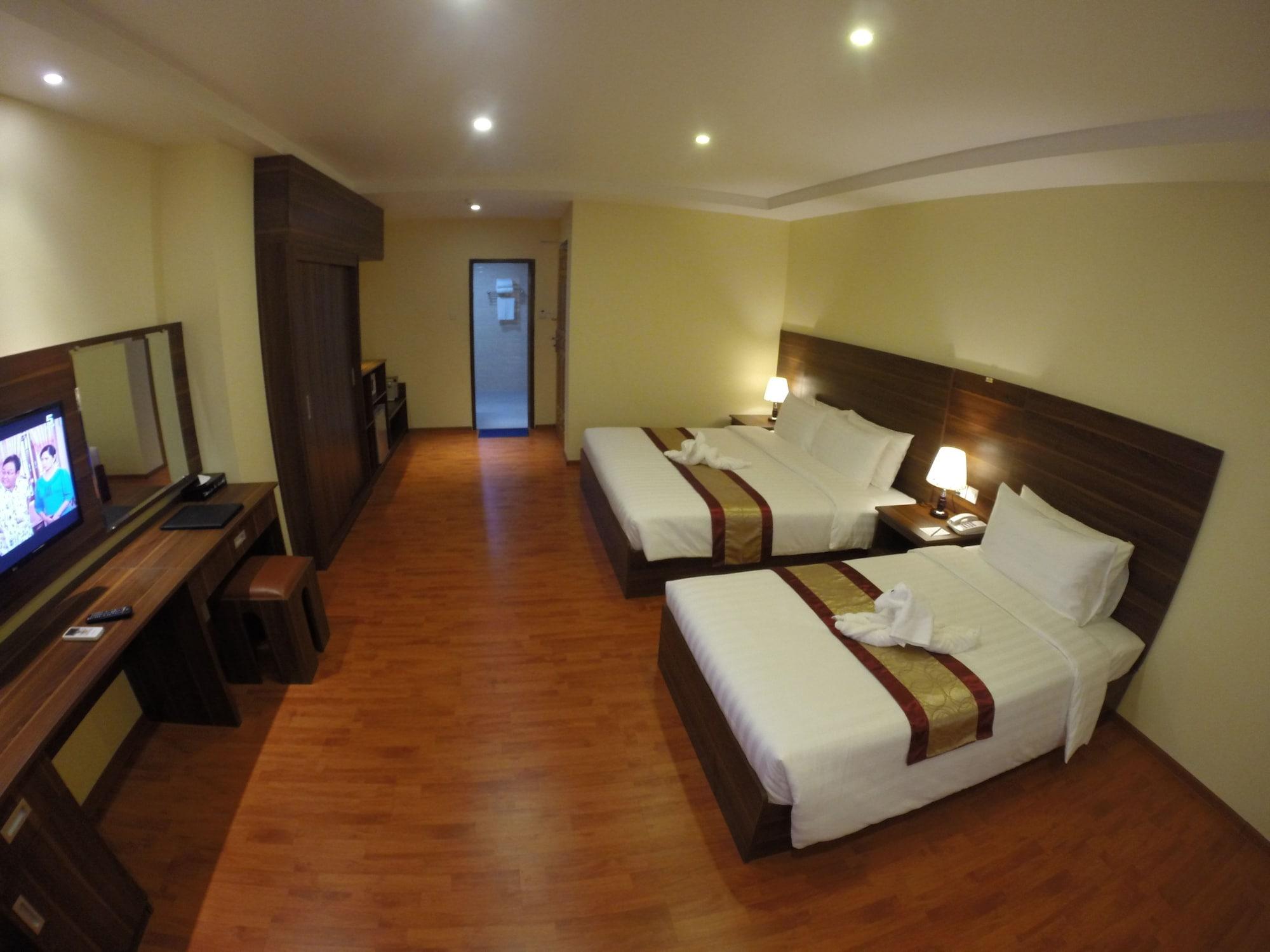 Silver Green Hotel Yangon Dış mekan fotoğraf