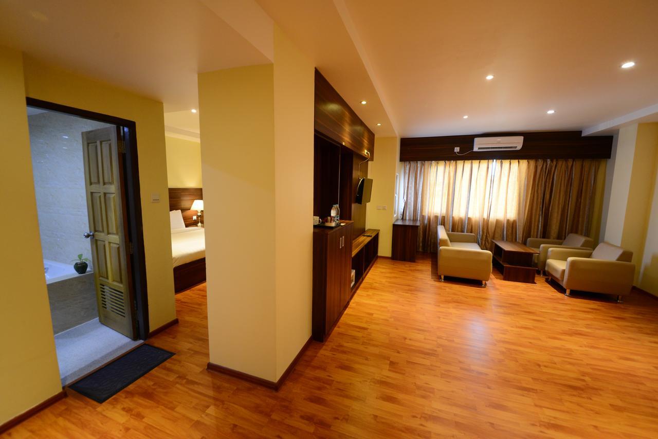Silver Green Hotel Yangon Dış mekan fotoğraf