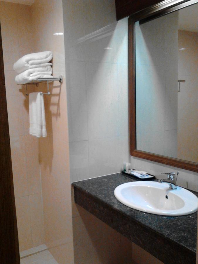 Silver Green Hotel Yangon Dış mekan fotoğraf