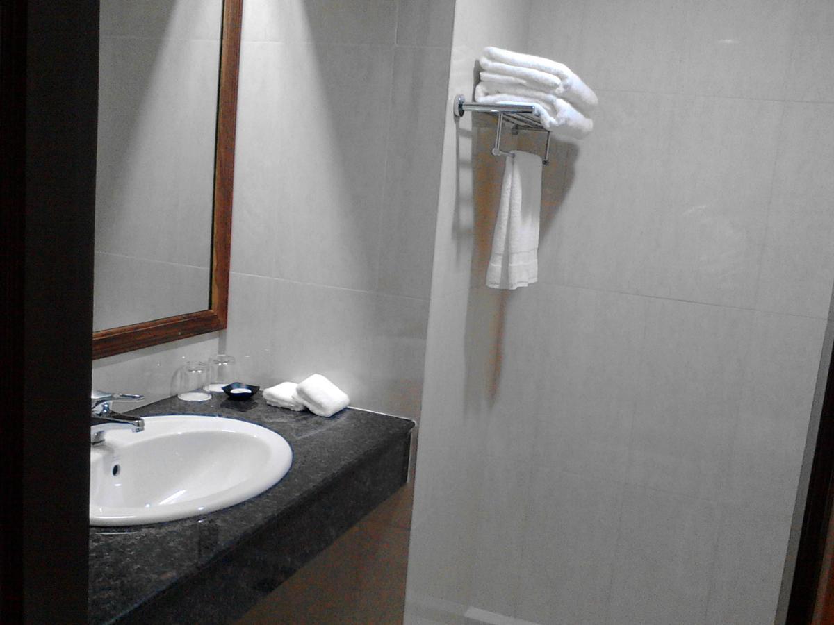 Silver Green Hotel Yangon Dış mekan fotoğraf