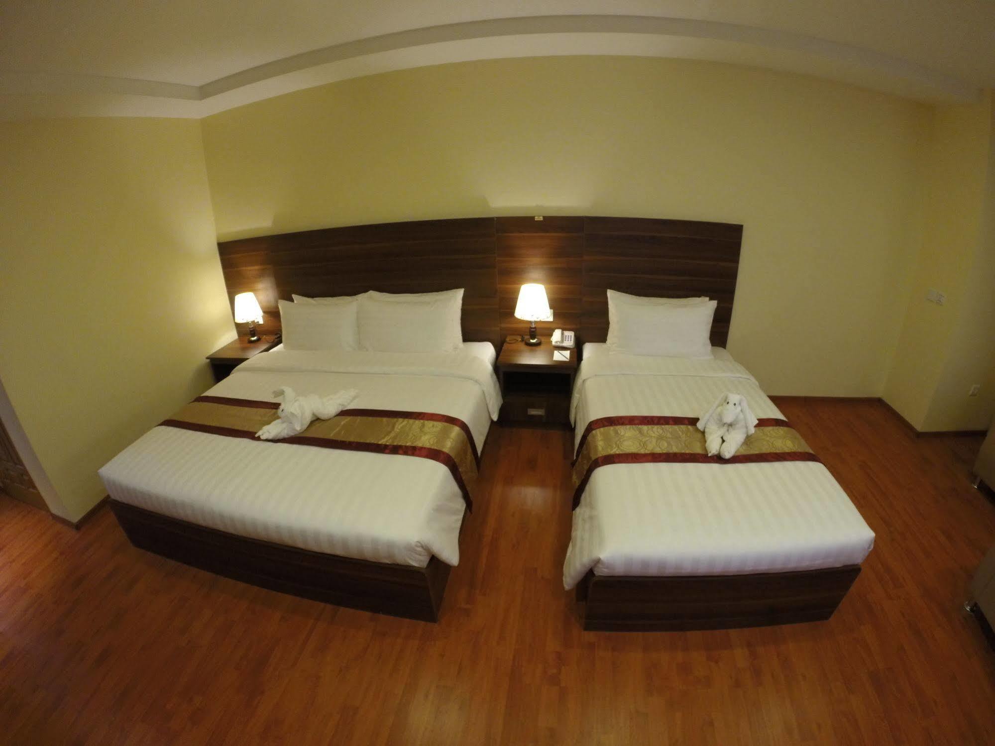 Silver Green Hotel Yangon Dış mekan fotoğraf