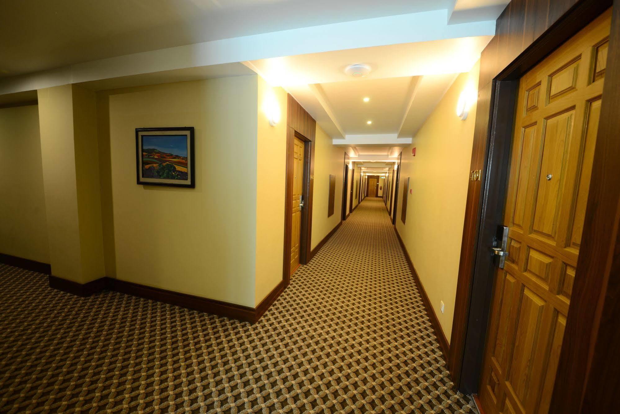 Silver Green Hotel Yangon Dış mekan fotoğraf