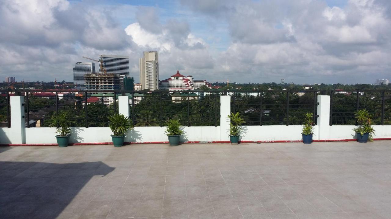 Silver Green Hotel Yangon Dış mekan fotoğraf