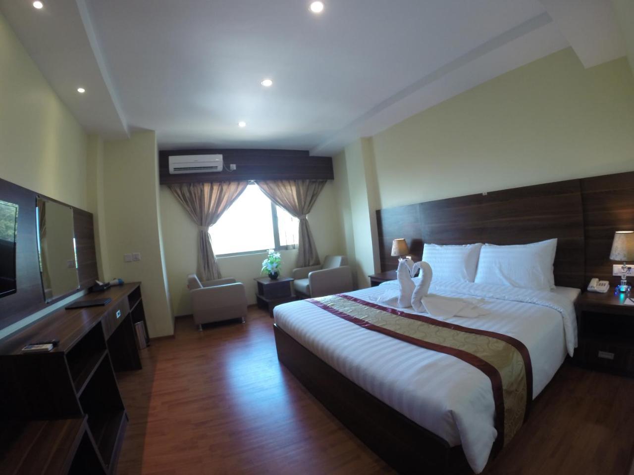 Silver Green Hotel Yangon Dış mekan fotoğraf